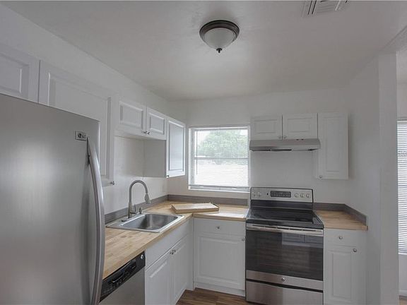 3rd image of 3146 Claude Ln