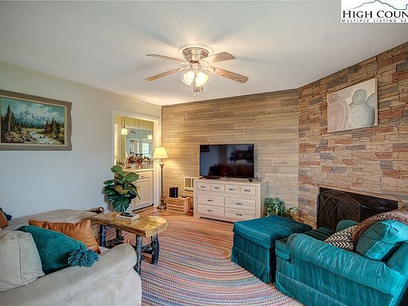 4th image of 301 Pinnacle Inn Road #3115