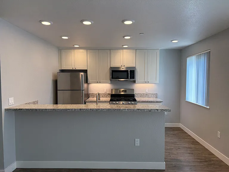 Arlington Apartments — Photo 10