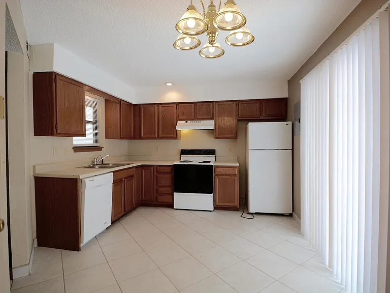 1028 NE Lindsay Ave #D — Photo 2