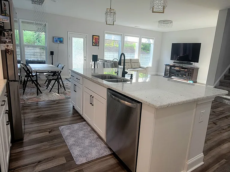 112 Roundview Ct — Photo 8