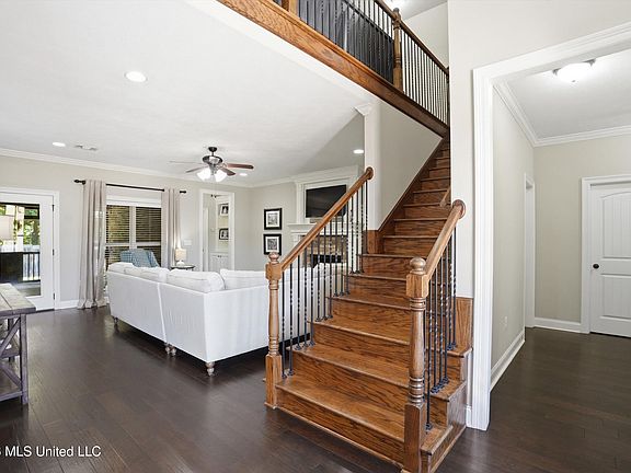 4th image of 109 Elizabeth Dr