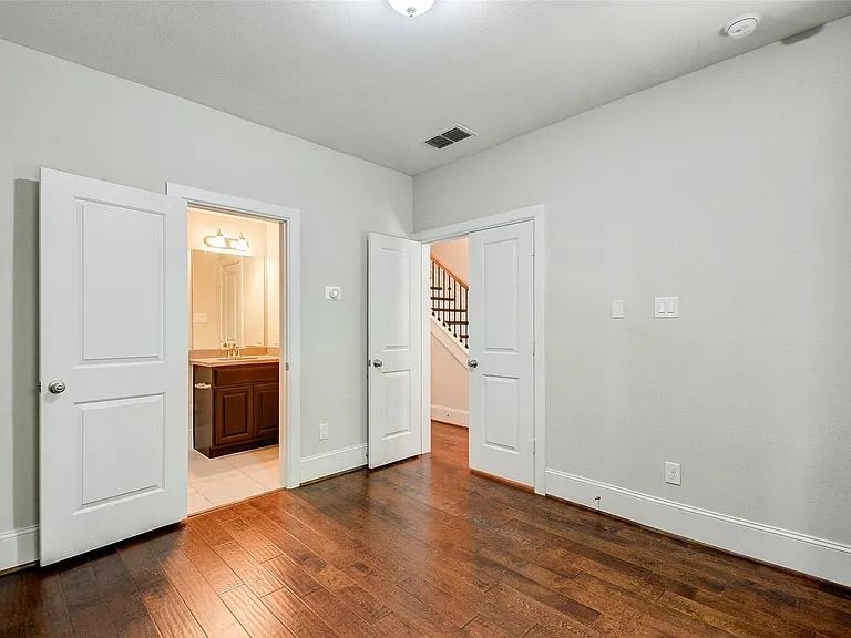 720 N Shepherd Dr — Photo 27