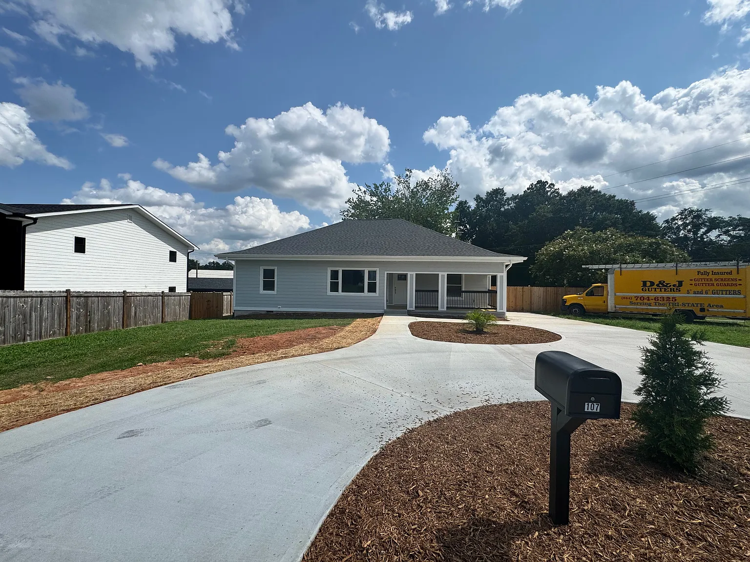 4 bed, 2.5 bath, 1594 sqft, $2,500 — Photo 2