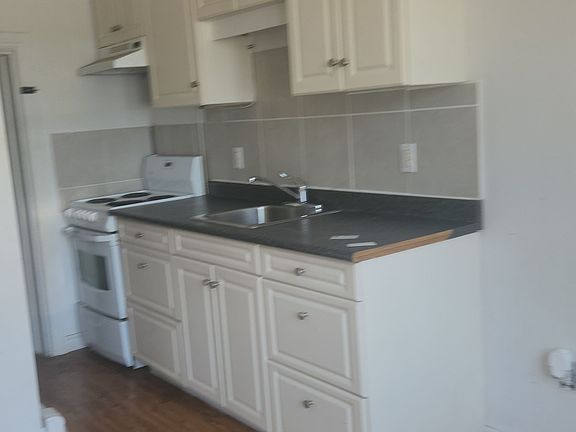 4th image of 42 Riverside Dr