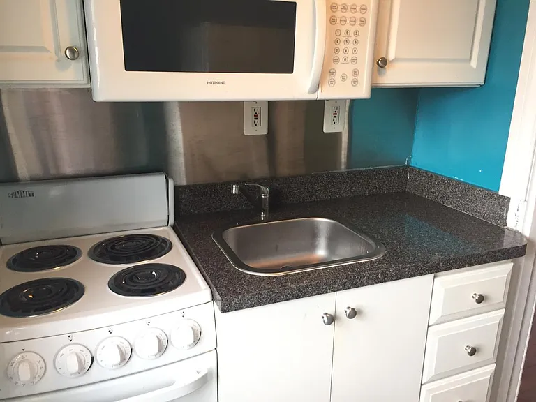 2036 Locust St #4C — Photo 4