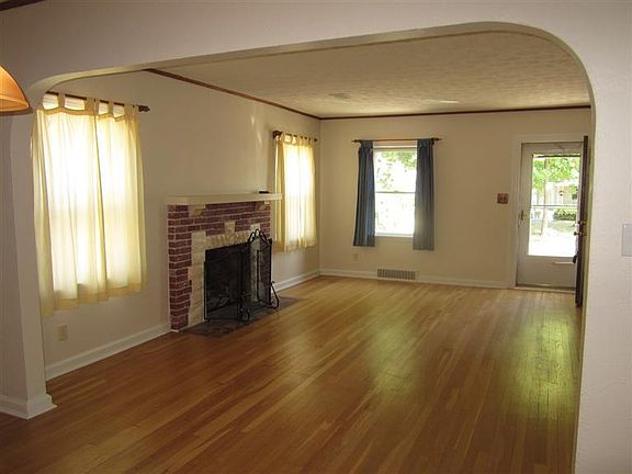 3rd image of 2829 Winburn Ave