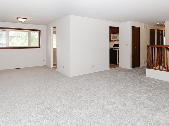 5th image of 802 S Salem Dr