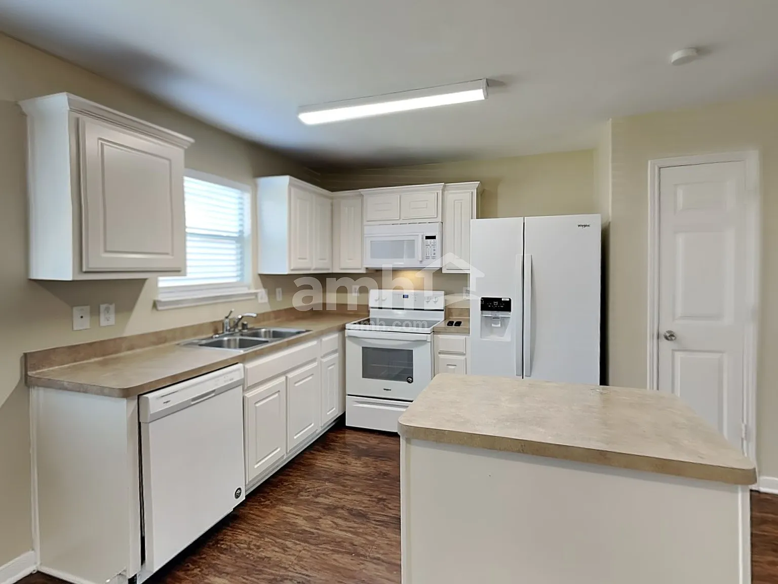 3 bed, 2.0 bath, 1123 sqft, $1,630 — Photo 3