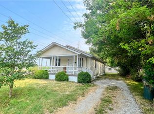 2704 E Garfield Ave, Decatur, IL 62526