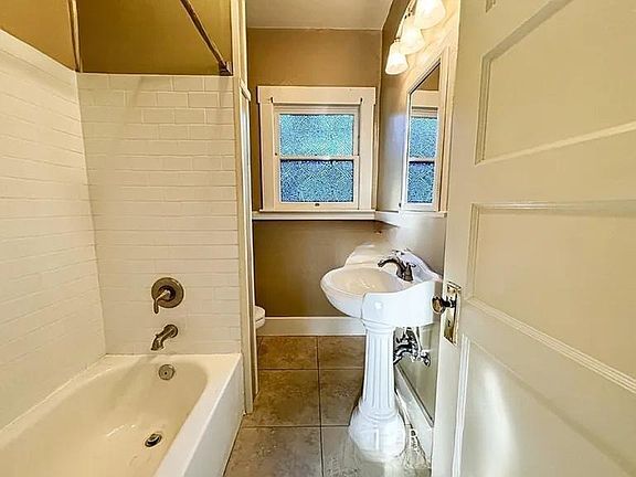 3rd image of 618 E Duffy Ln #Q
