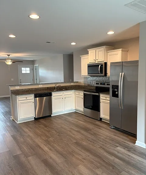 910 Madrid Ct — Photo 4