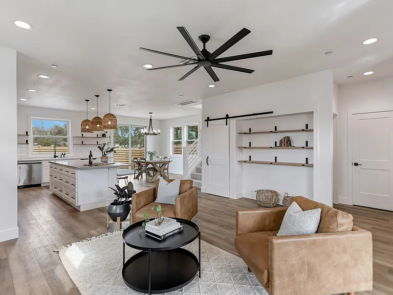 6790 Yvonne Ct — Photo 10