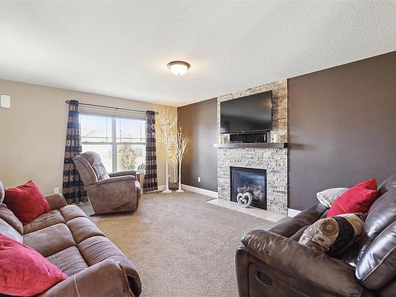 2nd image of 3517 Hawthorn Dr SW