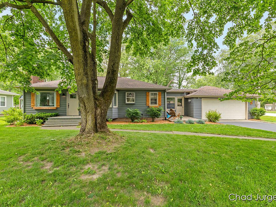 1st image of 561 Oakleigh Ave NW