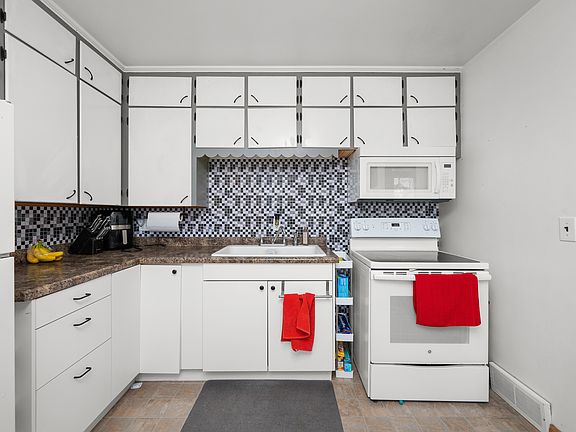 5th image of 13627 138th St W