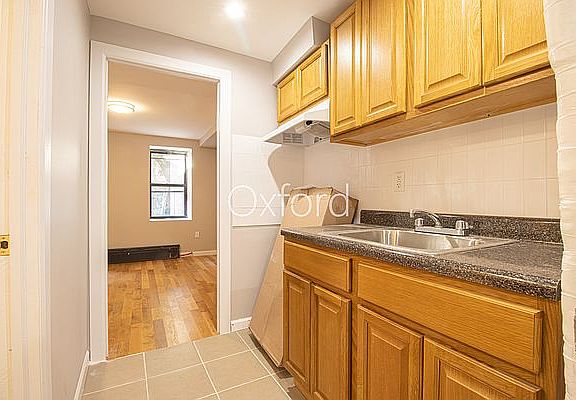 4th image of 891 Cauldwell Ave APT 1