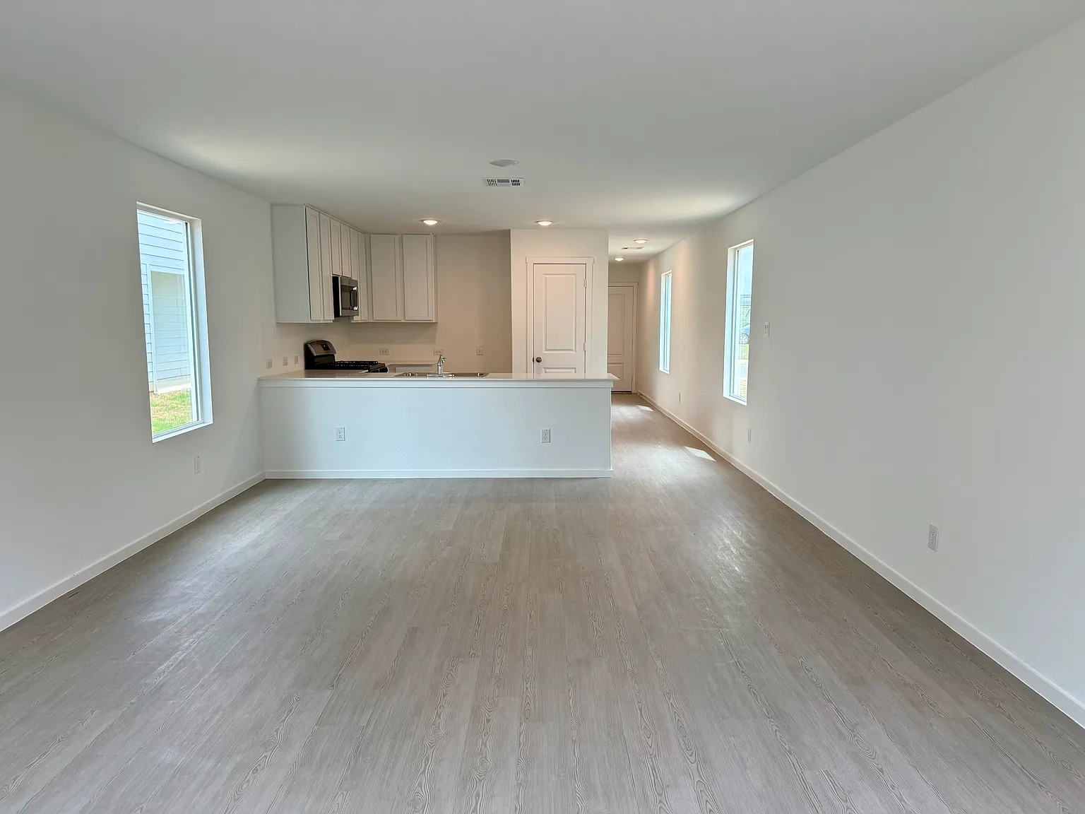 4 bed, 2.5 bath, 1535 sqft, $1,400 — Photo 4