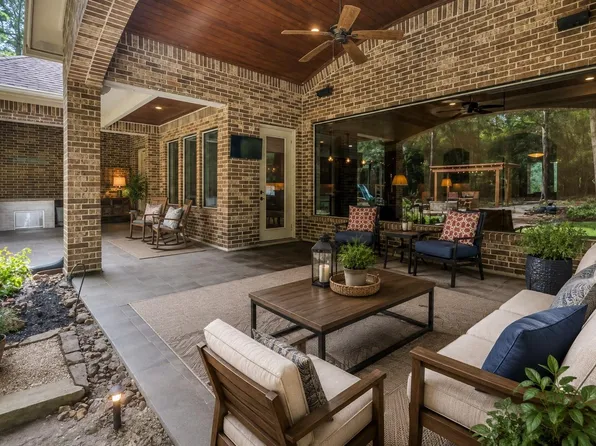 26123 E Crown Crossing Dr, Montgomery, TX 77316