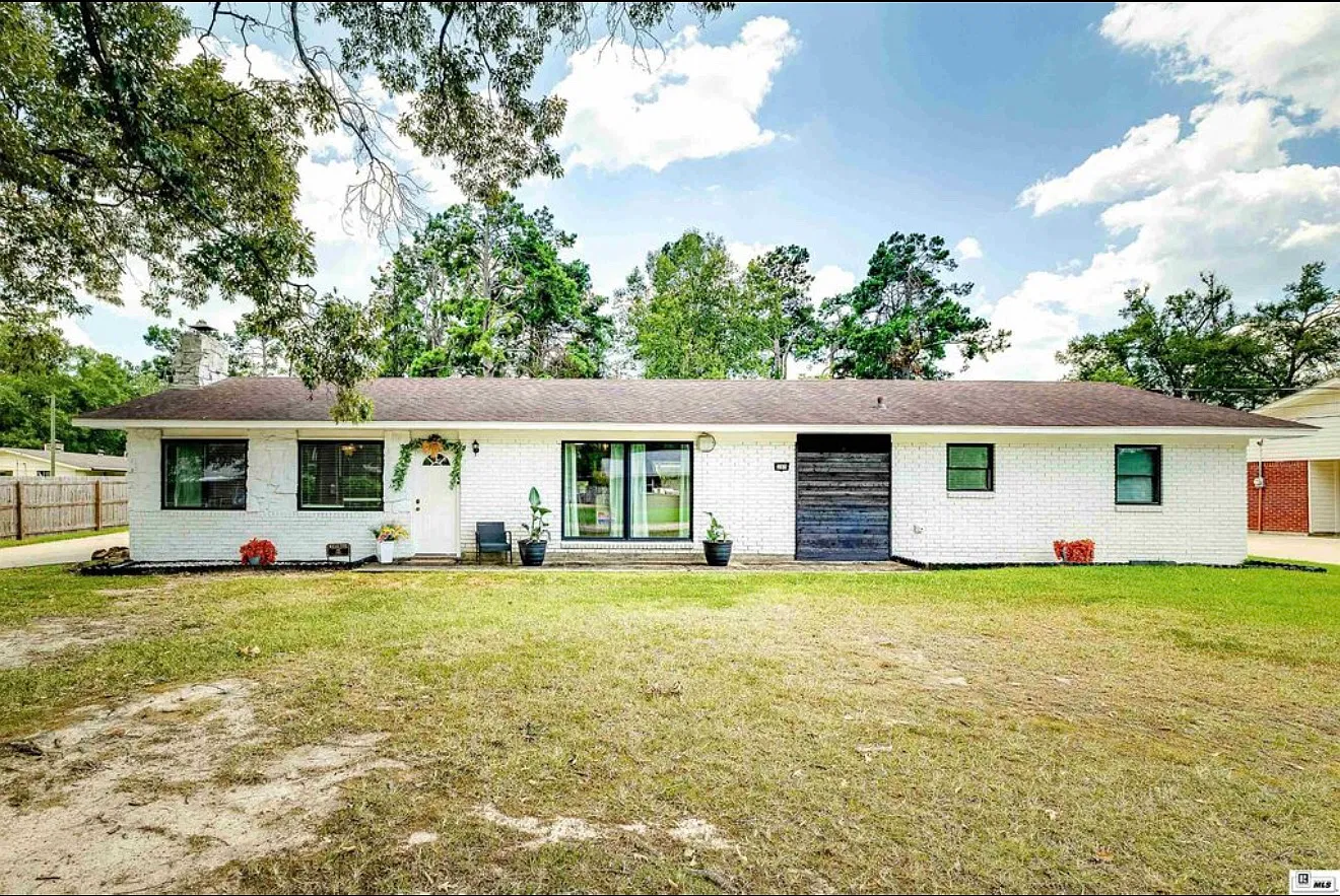 3 bed, 1995 sqft, $2,800 — Photo 1