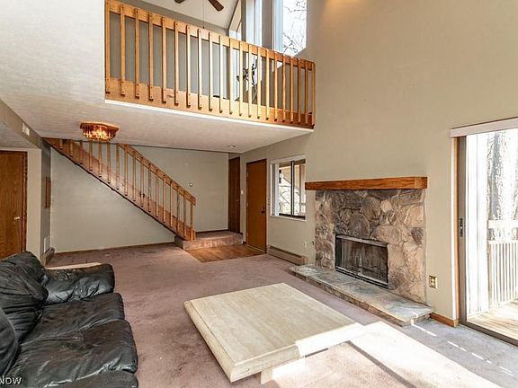 3rd image of 562 Meredith Ln