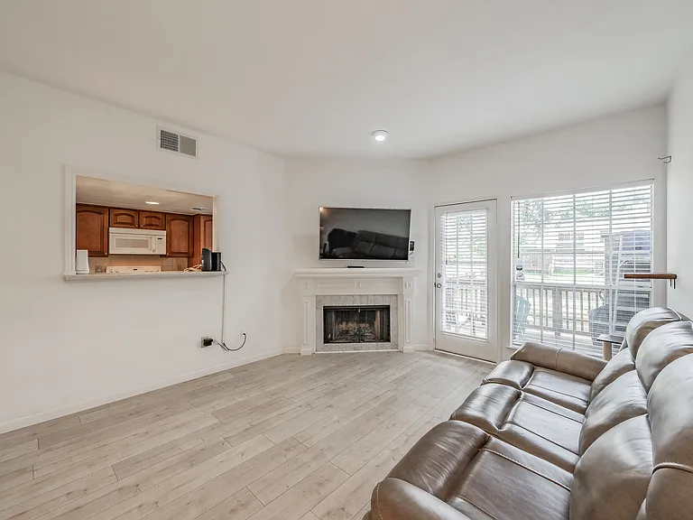 2402 Northlake Ct — Photo 12