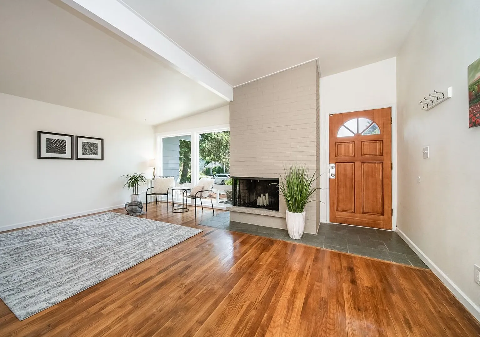 Newly Remodeled 3 Bed 1 Bath Rambler in Bellevue — Photo 4