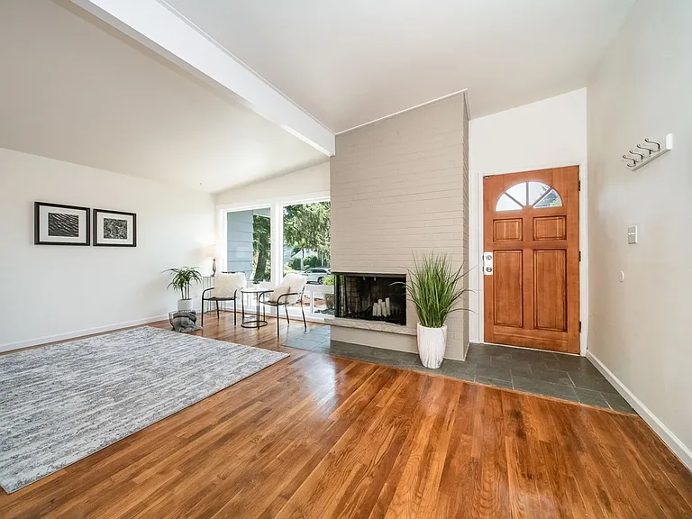 15618 NE 1st Pl — Photo 4