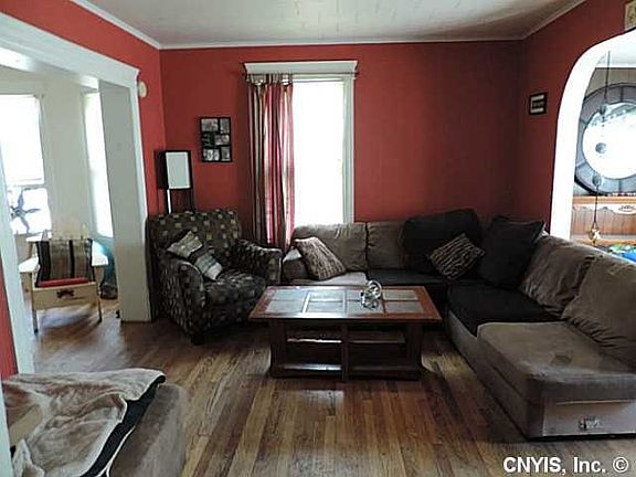 3rd image of 426 Beattie St