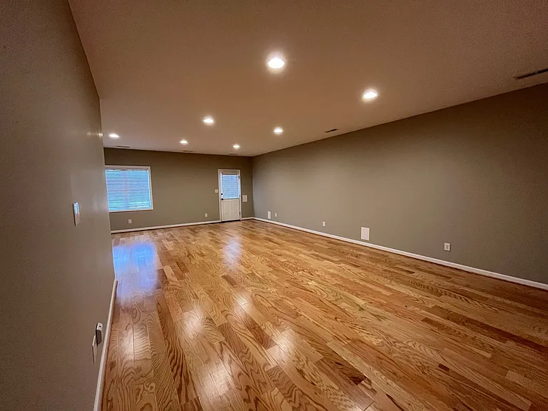 696 Wyndhurst Dr — Photo 34