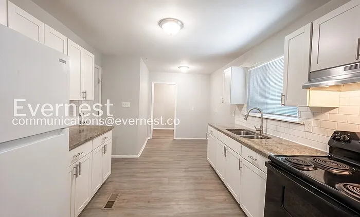 3227 Hobart Dr NW — Photo 9