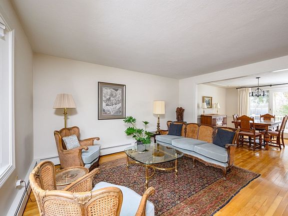 4th image of 40 Dean Rd