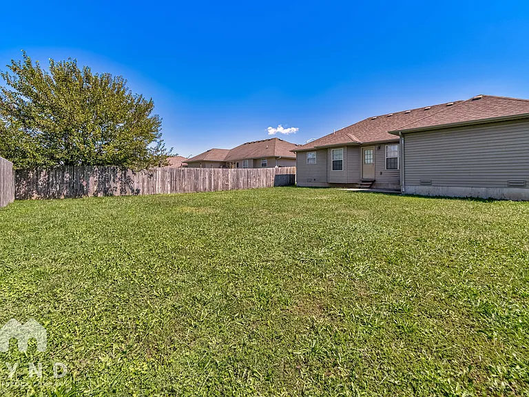 1147 S Arcadia Ave — Photo 20
