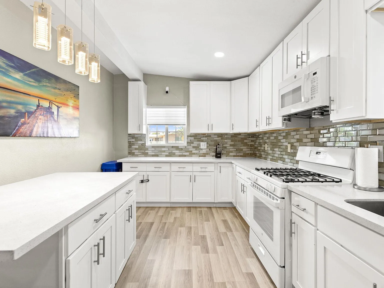 4 bed, 3.0 bath, 1673 sqft, $780 — Photo 4
