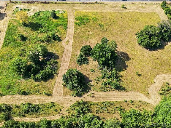 2nd image of Hedge Rd