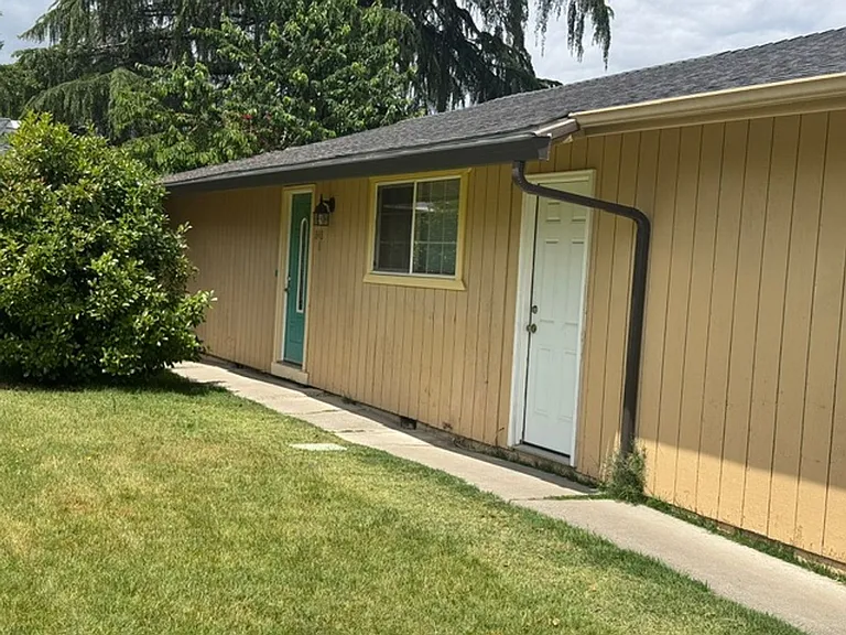 848 Olympic Ave — Photo 2
