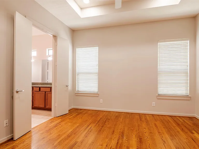 4040 Center St — Photo 13