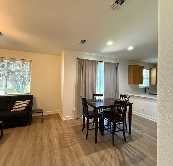 433 Tolman Way — Photo 4