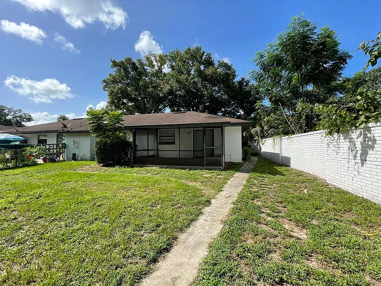 117 E Myrtle St — Photo 18
