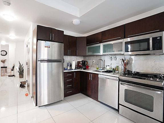 4th image of 2253 3rd Ave #3B