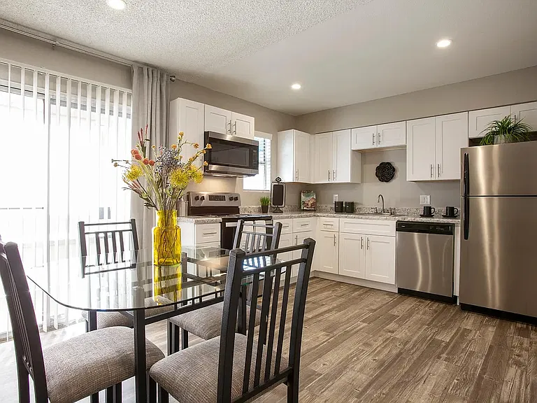 Spacious 2 Bedroom, 2 Bath with Open Floor Plan, 916 Sq Ft