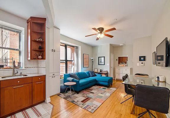 2nd image of 242 W 112th St APT 1C