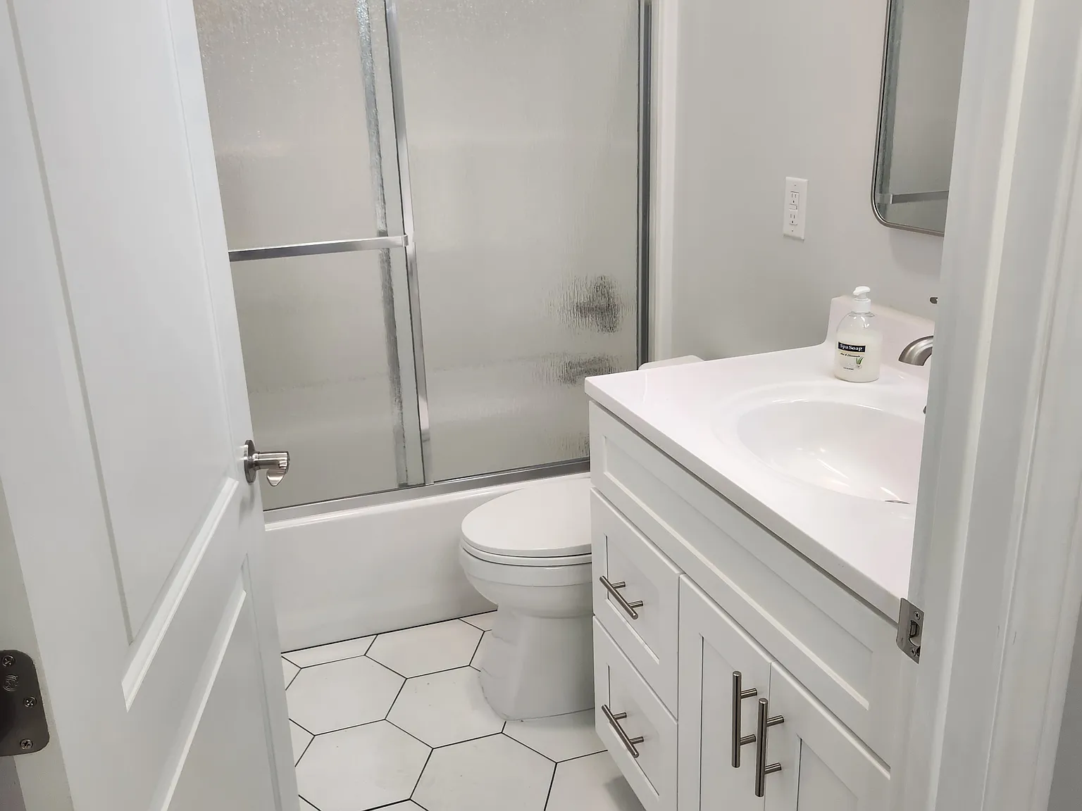 4 bed, 1344 sqft, $4,200 — Photo 4