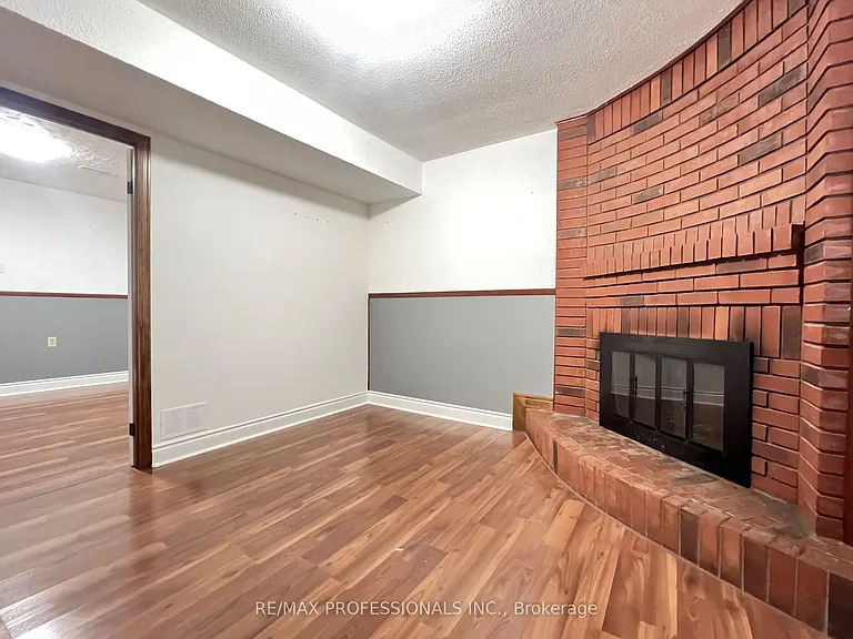 94 Bremen Ln #BASEMENT — Photo 24