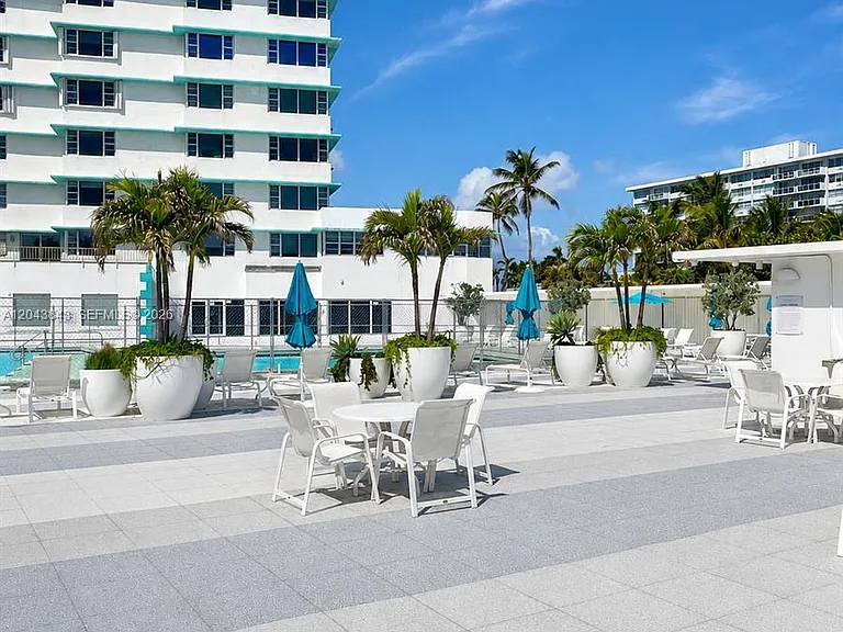 5255 Collins Ave #7B — Photo 31