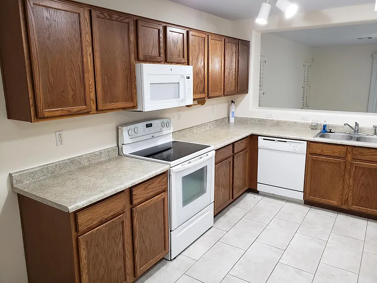 1503 S 228th Ct — Photo 5