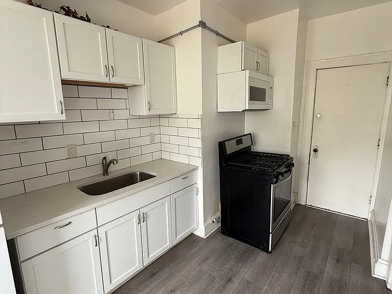 1685 Lincoln Ave — Photo 1