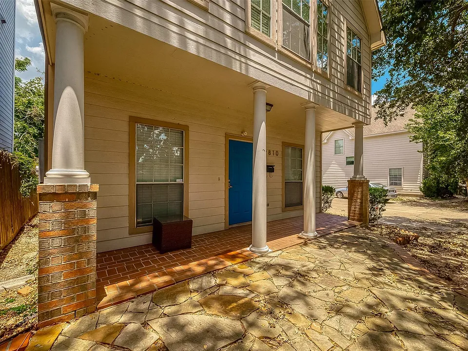 2810 Austin St