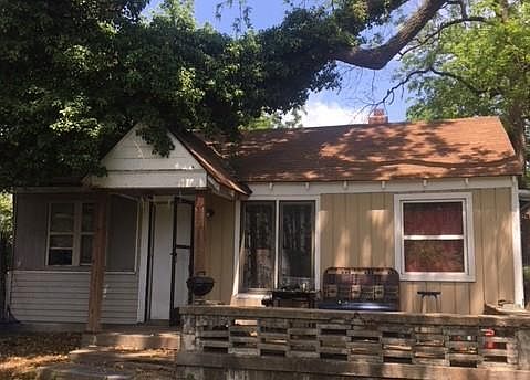 1st image of 1820 E 83rd Ter