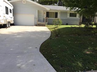 1946 S Newton Ave, Springfield, MO 65807